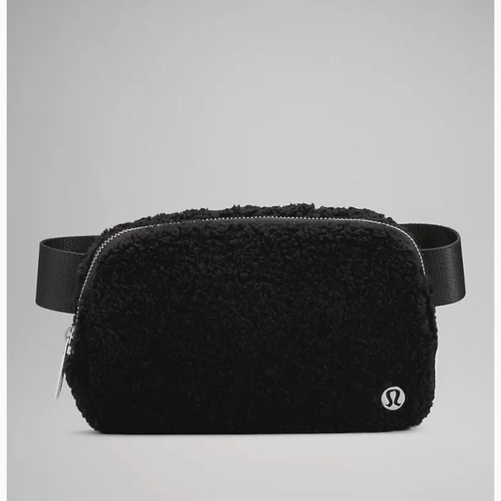 NWT Lululemon Sherpa Bag